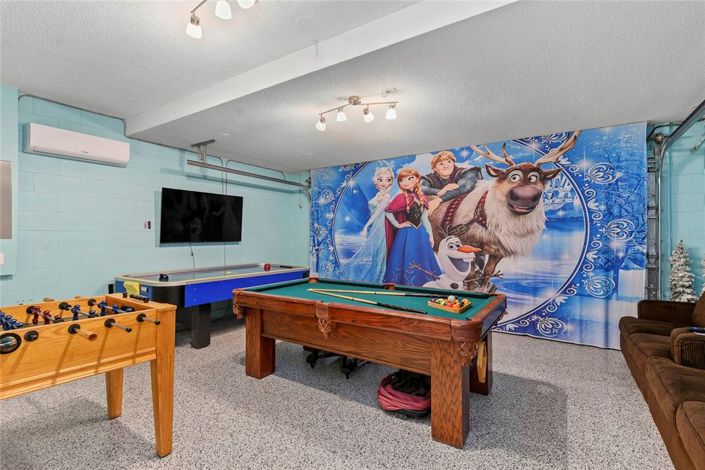 Image No.29-8 Bed Property for sale