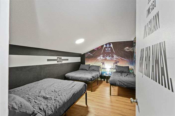 Image No.30-8 Bed Property for sale