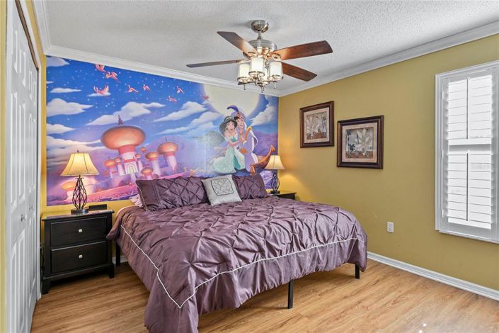 Image No.32-8 Bed Property for sale