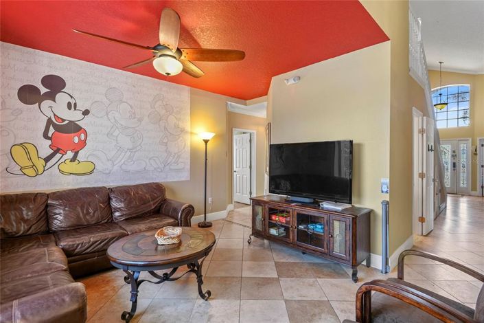 Image No.9-8 Bed Property for sale