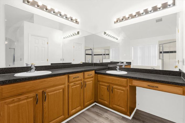 Image No.16-4 Bed Property for sale