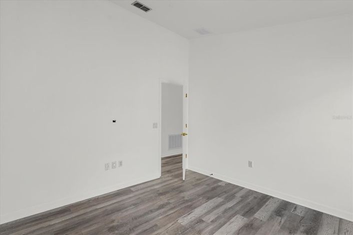 Image No.18-4 Bed Property for sale