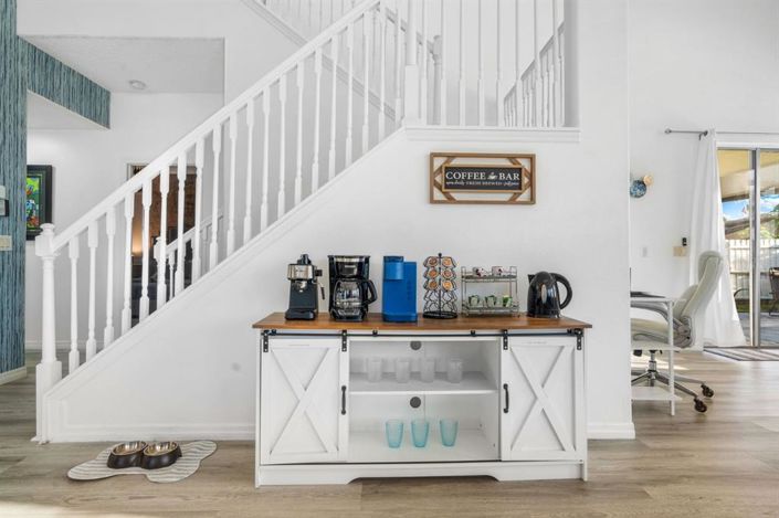 Image No.10-5 Bed Property for sale