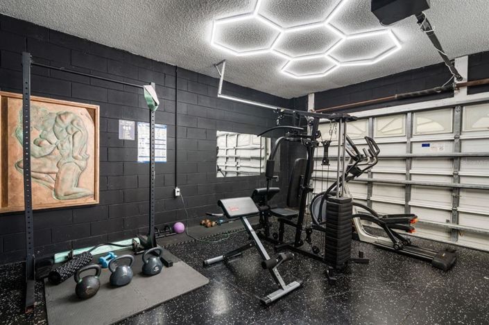 Image No.20-5 Bed Property for sale