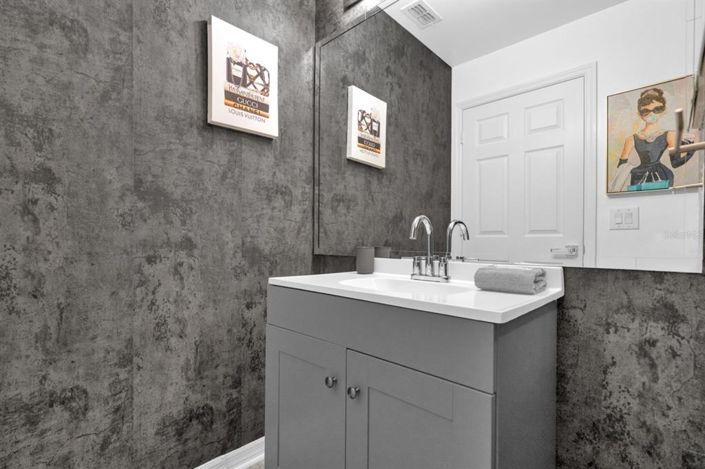 Image No.50-5 Bed Property for sale