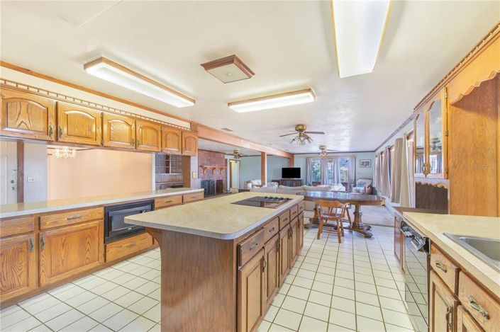 Image No.17-4 Bed Property for sale