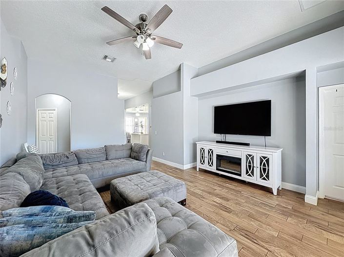 Image No.17-4 Bed Property for sale