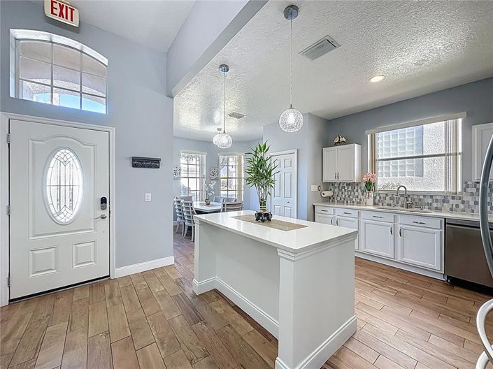 Image No.4-4 Bed Property for sale