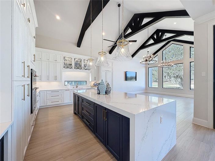 Image No.10-4 Bed Property for sale