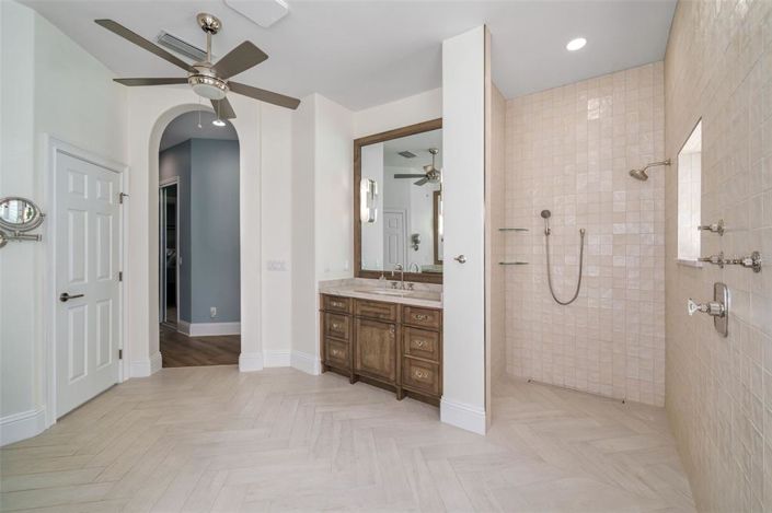 Image No.20-4 Bed Property for sale