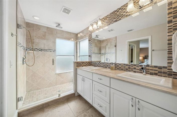 Image No.27-4 Bed Property for sale