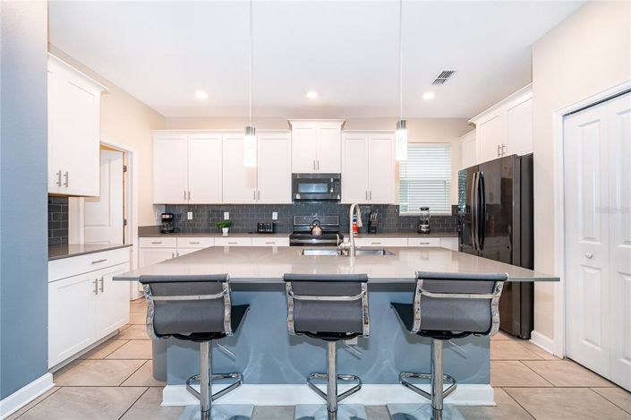 Image No.33-5 Bed Property for sale