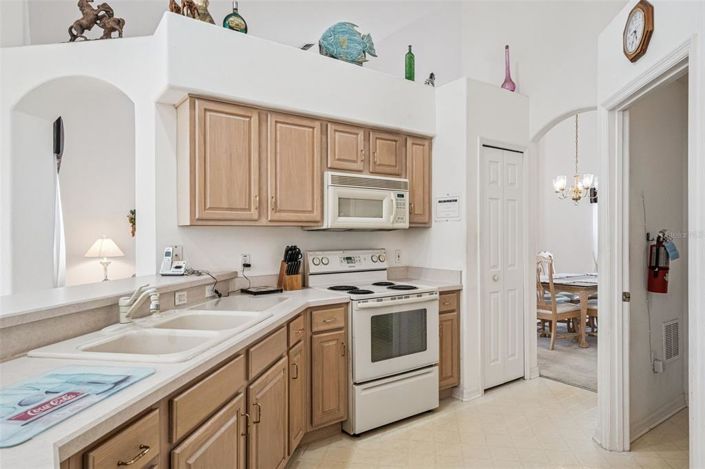 Image No.14-4 Bed Property for sale