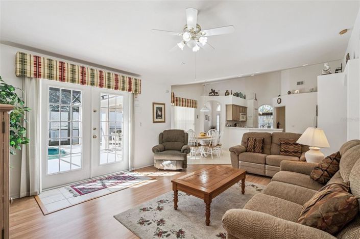 Image No.19-4 Bed Property for sale