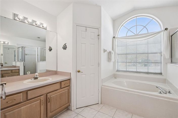 Image No.28-4 Bed Property for sale