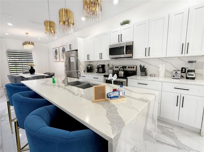 Image No.12-5 Bed Property for sale