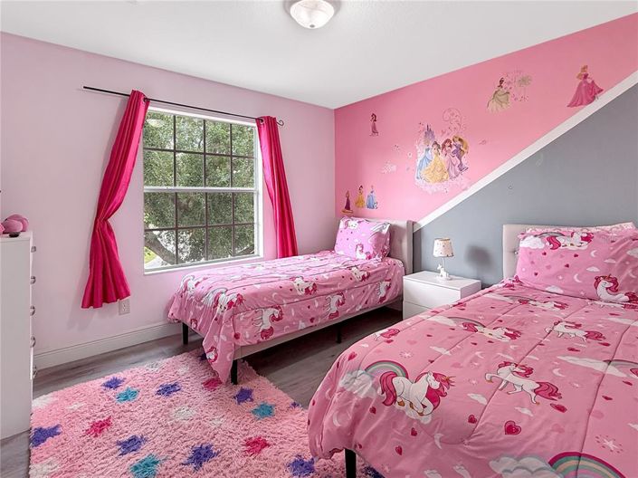 Image No.27-5 Bed Property for sale