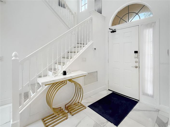 Image No.5-5 Bed Property for sale