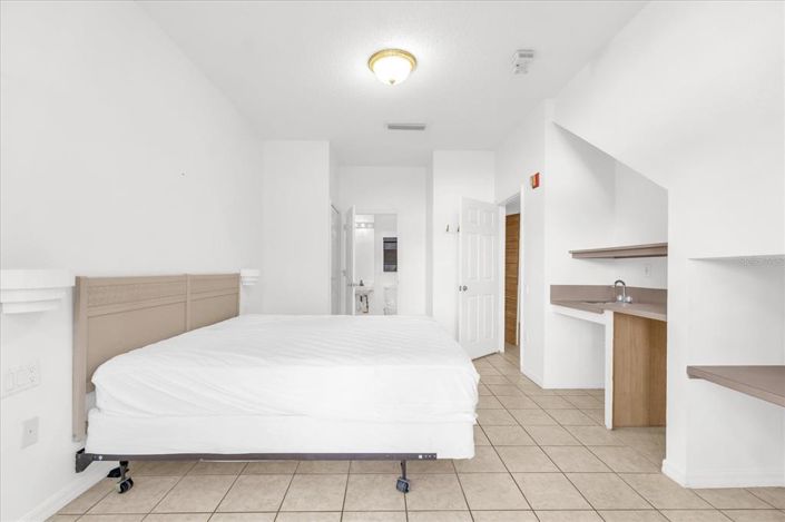 Image No.19-4 Bed Townhouse for sale