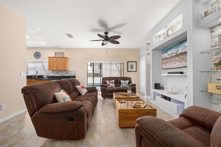 Image No.12-5 Bed Property for sale