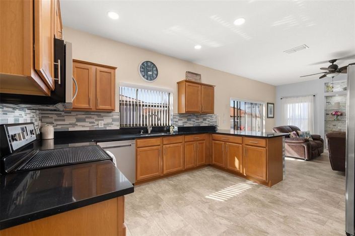 Image No.15-5 Bed Property for sale