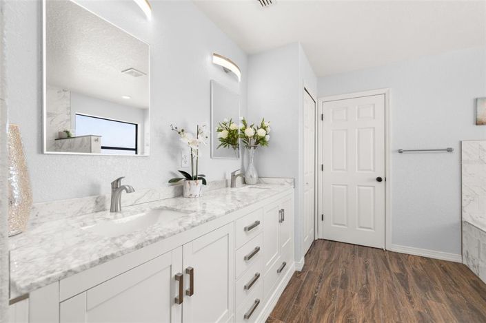 Image No.32-5 Bed Property for sale