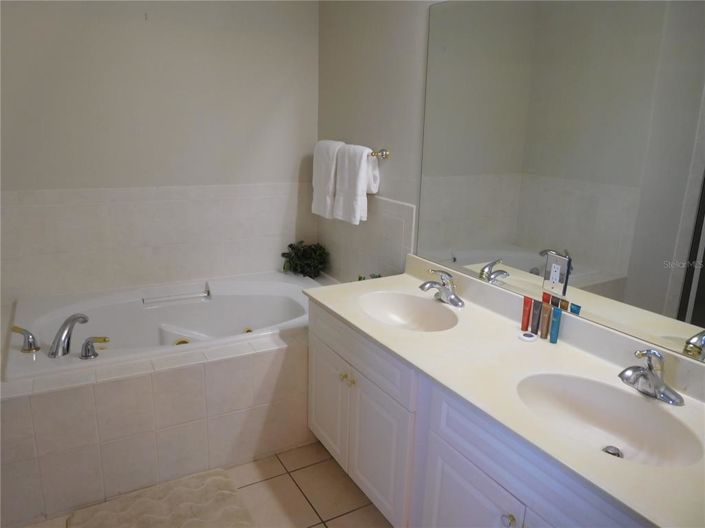 Image No.29-5 Bed Property for sale