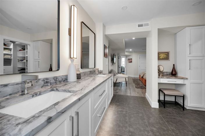 Image No.33-2 Bed Property for sale