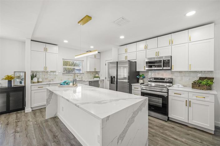 Image No.5-3 Bed Property for sale