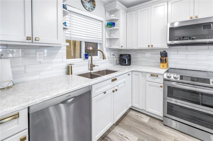 Image No.10-2 Bed Property for sale