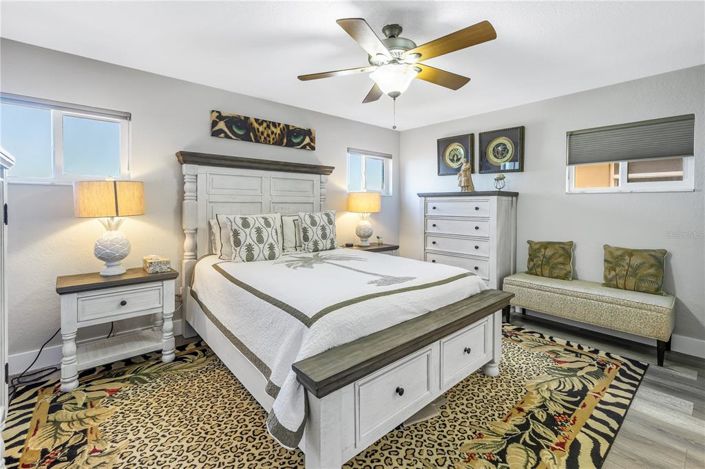 Image No.25-2 Bed Property for sale