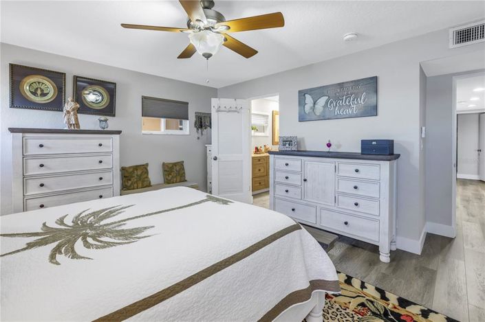 Image No.27-2 Bed Property for sale