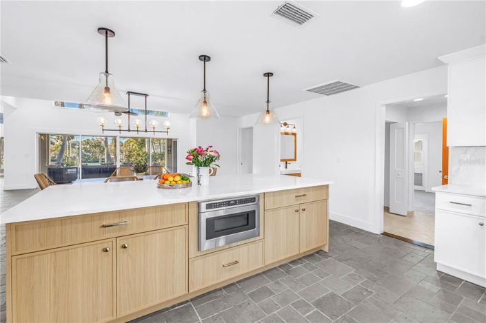 Image No.10-3 Bed Property for sale