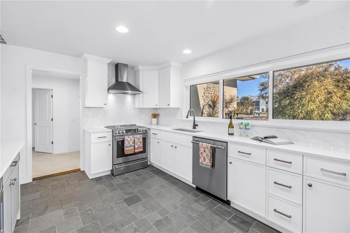 Image No.11-3 Bed Property for sale