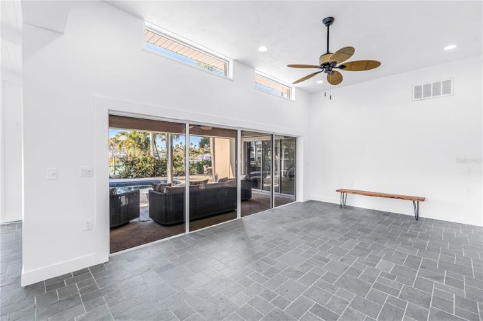 Image No.21-3 Bed Property for sale