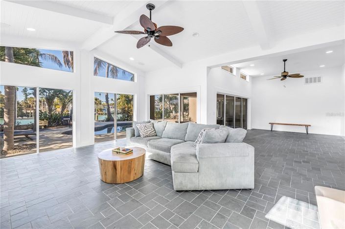 Image No.26-3 Bed Property for sale