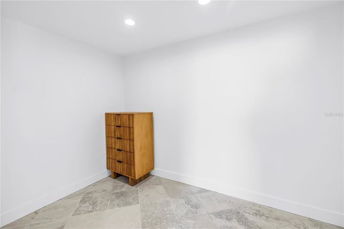 Image No.34-3 Bed Property for sale