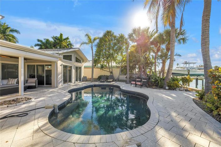 Image No.55-3 Bed Property for sale