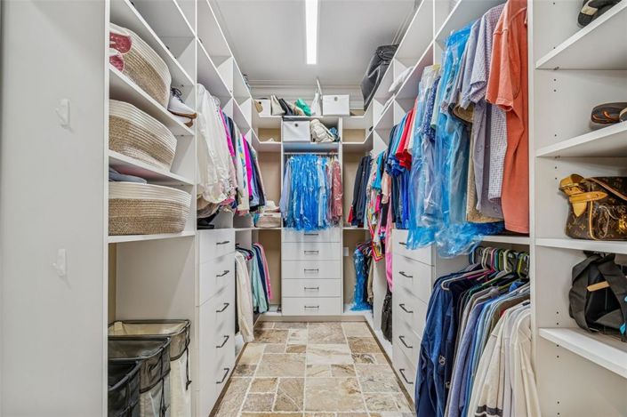 Image No.25-3 Bed Property for sale