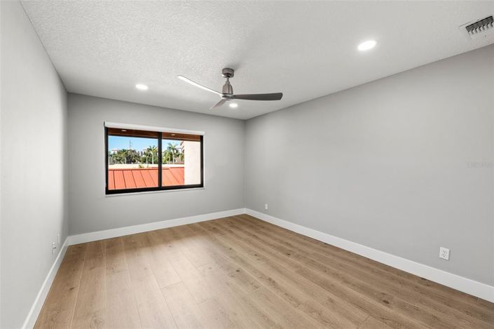 Image No.30-2 Bed Property for sale