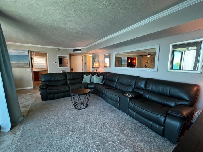 Image No.10-2 Bed Property for sale