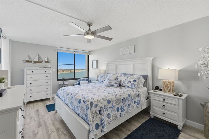 Image No.44-2 Bed Property for sale