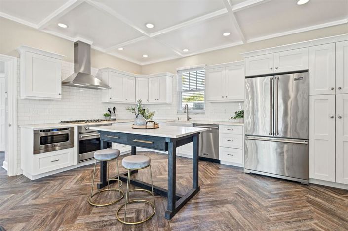 Image No.10-5 Bed Property for sale