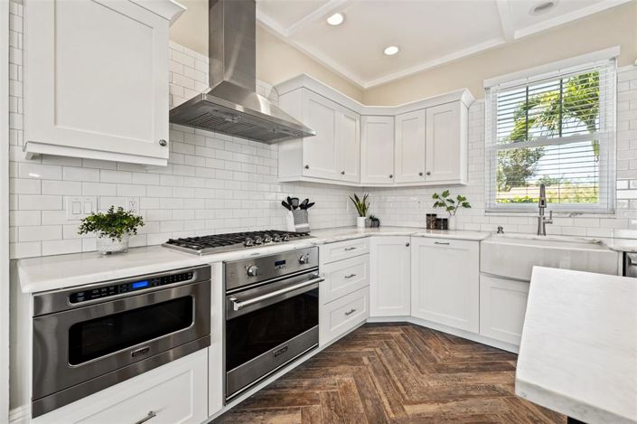 Image No.11-5 Bed Property for sale