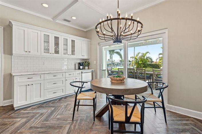 Image No.12-5 Bed Property for sale