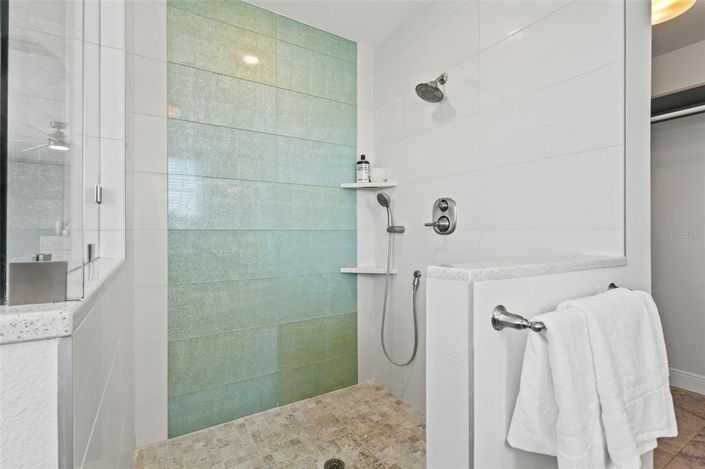 Image No.19-5 Bed Property for sale