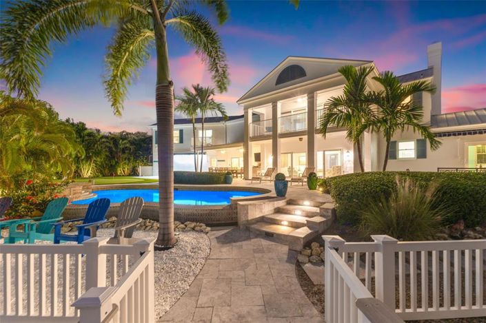 Image No.2-5 Bed Property for sale