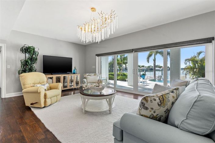 Image No.7-5 Bed Property for sale