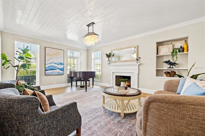 Image No.8-5 Bed Property for sale