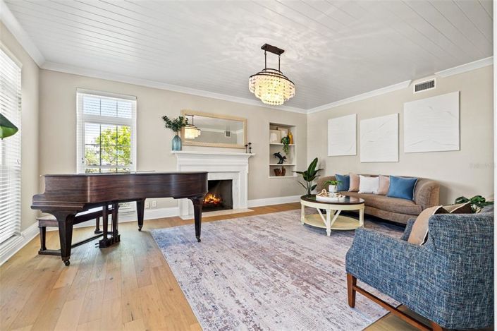 Image No.9-5 Bed Property for sale